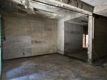ALQUILER LOCAL 130 M2  SOBRE AVENIDA QULMES CENTRO