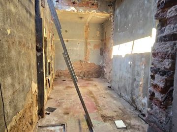 ALQUILER LOCAL 130 M2  SOBRE AVENIDA QULMES CENTRO
