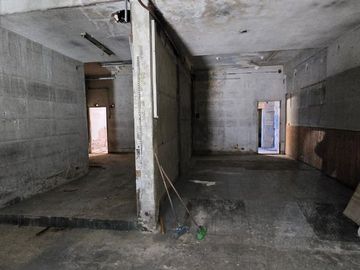 ALQUILER LOCAL 130 M2  SOBRE AVENIDA QULMES CENTRO