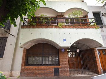 VENTA CASA 3 DORMITORIOS CON COCHERA Y JARDÍN