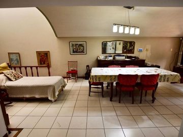VENTA CASA 3 DORMITORIOS CON COCHERA Y JARDÍN