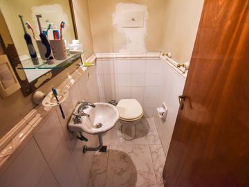 VENTA CASA 3 DORMITORIOS CON COCHERA Y JARDÍN