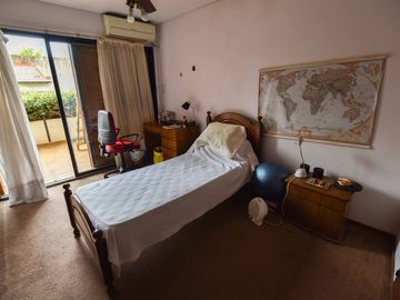 VENTA CASA 3 DORMITORIOS CON COCHERA Y JARDÍN