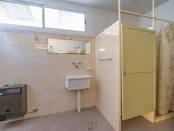 Venta Galpon comercialcon vivienda Lomas de Zamora