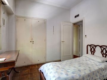 VENTA DE DEPARTAMENTO 4 AMBIENTES  FLORES