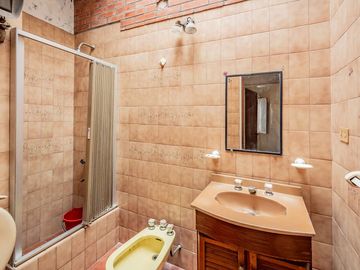 Venta PH Tipo Casa con Local y Garaje