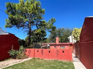 Venta terreno con casita en el fondo en Adrogué