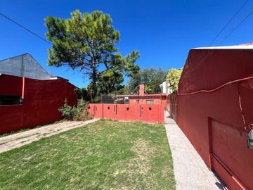 Venta terreno con casita en el fondo en Adrogué
