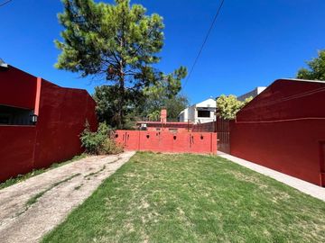 Venta terreno con casita en el fondo en Adrogué
