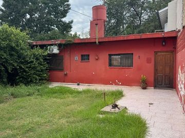Venta terreno con casita en el fondo en Adrogué