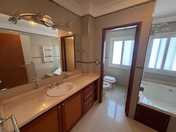 VENTA HERMOSA CASA EN ARROYITO 3 DORMITORIOS