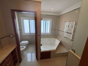 VENTA HERMOSA CASA EN ARROYITO 3 DORMITORIOS