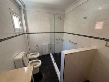 VENTA HERMOSA CASA EN ARROYITO 3 DORMITORIOS