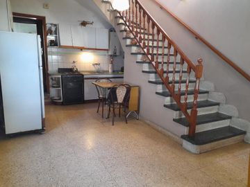 VENTA CASA 4 AMB GERLI A 3 CUAD. DE H. YIRIGOYEN