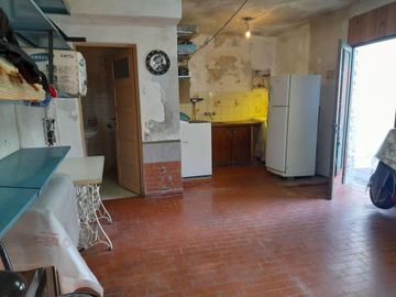 VENTA CASA 4 AMB GERLI A 3 CUAD. DE H. YIRIGOYEN