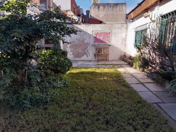 VENTA CASA 4 AMB GERLI A 3 CUAD. DE H. YIRIGOYEN