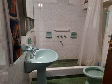 VENTA CASA 4 AMB GERLI A 3 CUAD. DE H. YIRIGOYEN