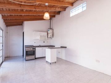VENTA GALPÓN CON PH 4 AMB Y QUINCHO PLANTA ALTA