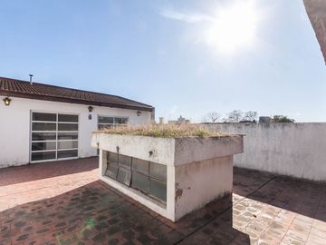 VENTA GALPÓN CON PH 4 AMB Y QUINCHO PLANTA ALTA
