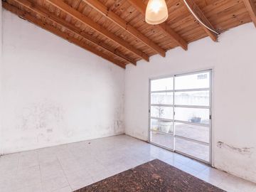 VENTA GALPÓN CON PH 4 AMB Y QUINCHO PLANTA ALTA