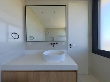 ALQUILER CASA AL LAGO BARRIO COSTAS PUERTOS
