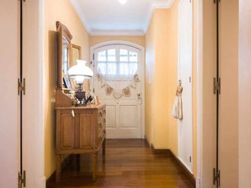 CASA 6 AMB DE CATEGORÍA EN ADROGUÉ - APTO CRÉDITO