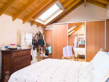 CASA 6 AMB DE CATEGORÍA EN ADROGUÉ - APTO CRÉDITO