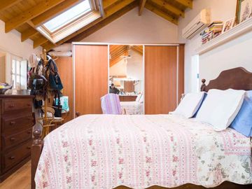 CASA 6 AMB DE CATEGORÍA EN ADROGUÉ - APTO CRÉDITO