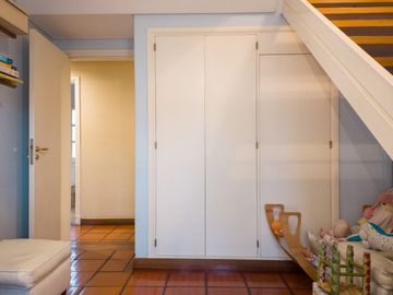 CASA 6 AMB DE CATEGORÍA EN ADROGUÉ - APTO CRÉDITO