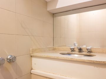 CASA 6 AMB DE CATEGORÍA EN ADROGUÉ - APTO CRÉDITO