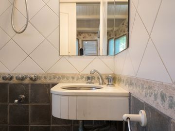 CASA 6 AMB DE CATEGORÍA EN ADROGUÉ - APTO CRÉDITO