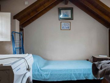 CASA 6 AMB DE CATEGORÍA EN ADROGUÉ - APTO CRÉDITO