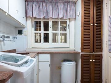 CASA 6 AMB DE CATEGORÍA EN ADROGUÉ - APTO CRÉDITO