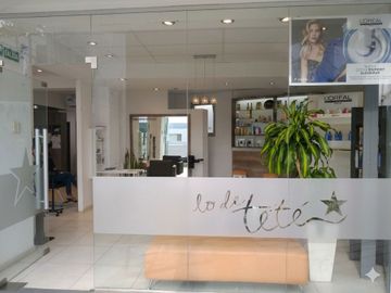 Se vende local comercial en complejo Atrio