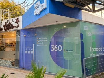 Se vende local comercial en complejo Atrio