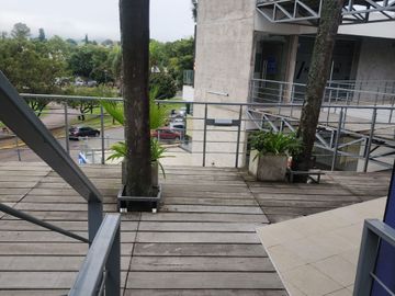 Se vende local comercial en complejo Atrio