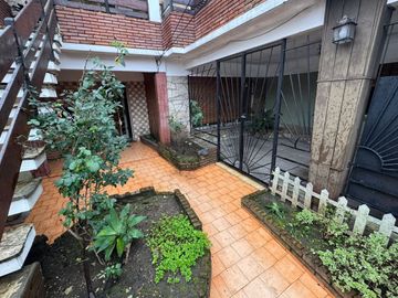 VENTA CASA EN PH  CON COCHERA EN MORON