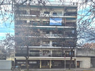 Depto 2 ambientes en Chacarita con balcón corrido