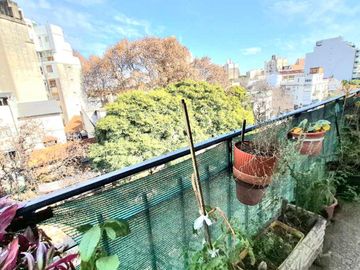 Depto 2 ambientes en Chacarita con balcón corrido