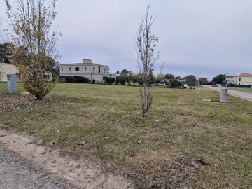 Lote en Barrio privado Saint Joseph . PERMUTA