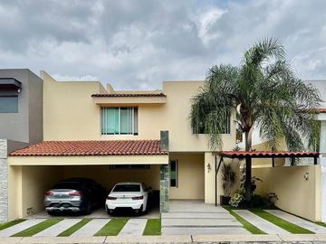 Bugambilias dentro de Condominio Santa Fe, casa en venta