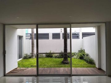 Casa en venta en Jardín Real Coto 11