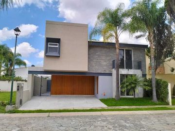 Casa en venta en Jardín Real Coto 11