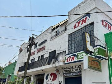 Oficinas  en dos plantas en Av. 5 de febrero