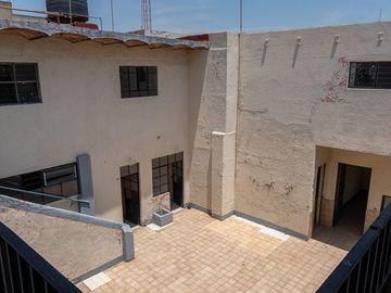 Edificio en venta frente a la rotonda de los hombres ilustres de Jalisco