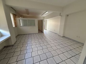 Se rentan oficinas en Plan de San Luis esquina Circunvalación