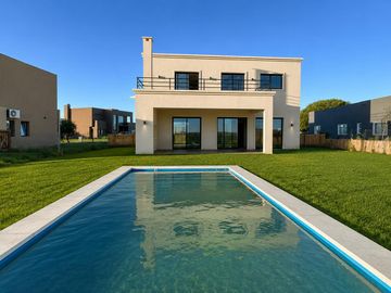 Casa en San Sebastián a Estrenar | en Venta Área 1 | Jardín con Pileta