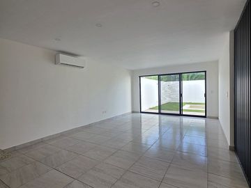 CASA EN VENTA EN PRIVADA RESIDENCIAL EN CHOLUL, MÉRIDA
