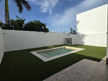CASA EN VENTA EN PRIVADA RESIDENCIAL EN CHOLUL, MÉRIDA