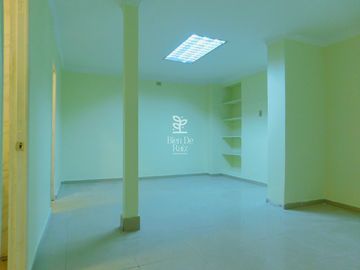 Amplio Local Comercial en arriendo